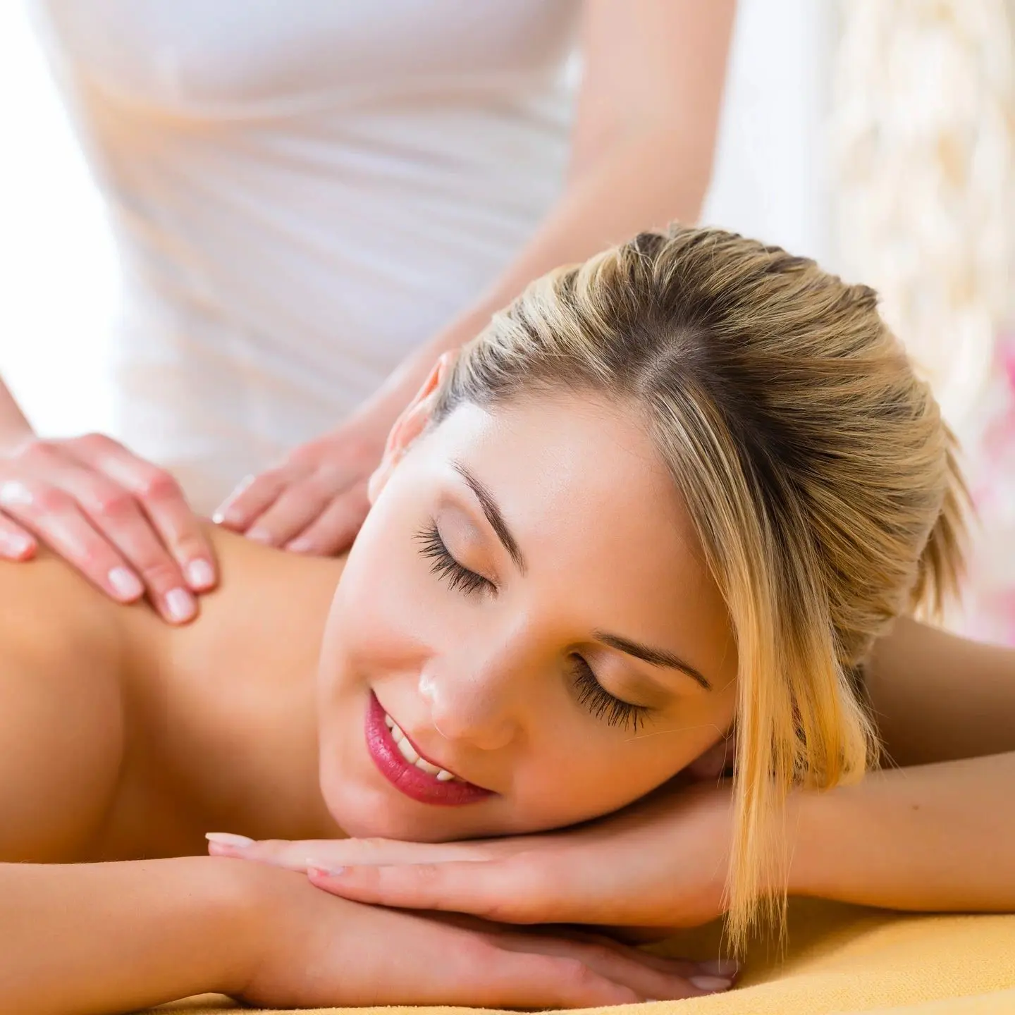 fm=f_11897cropped A woman getting her back touched by a masseuse.